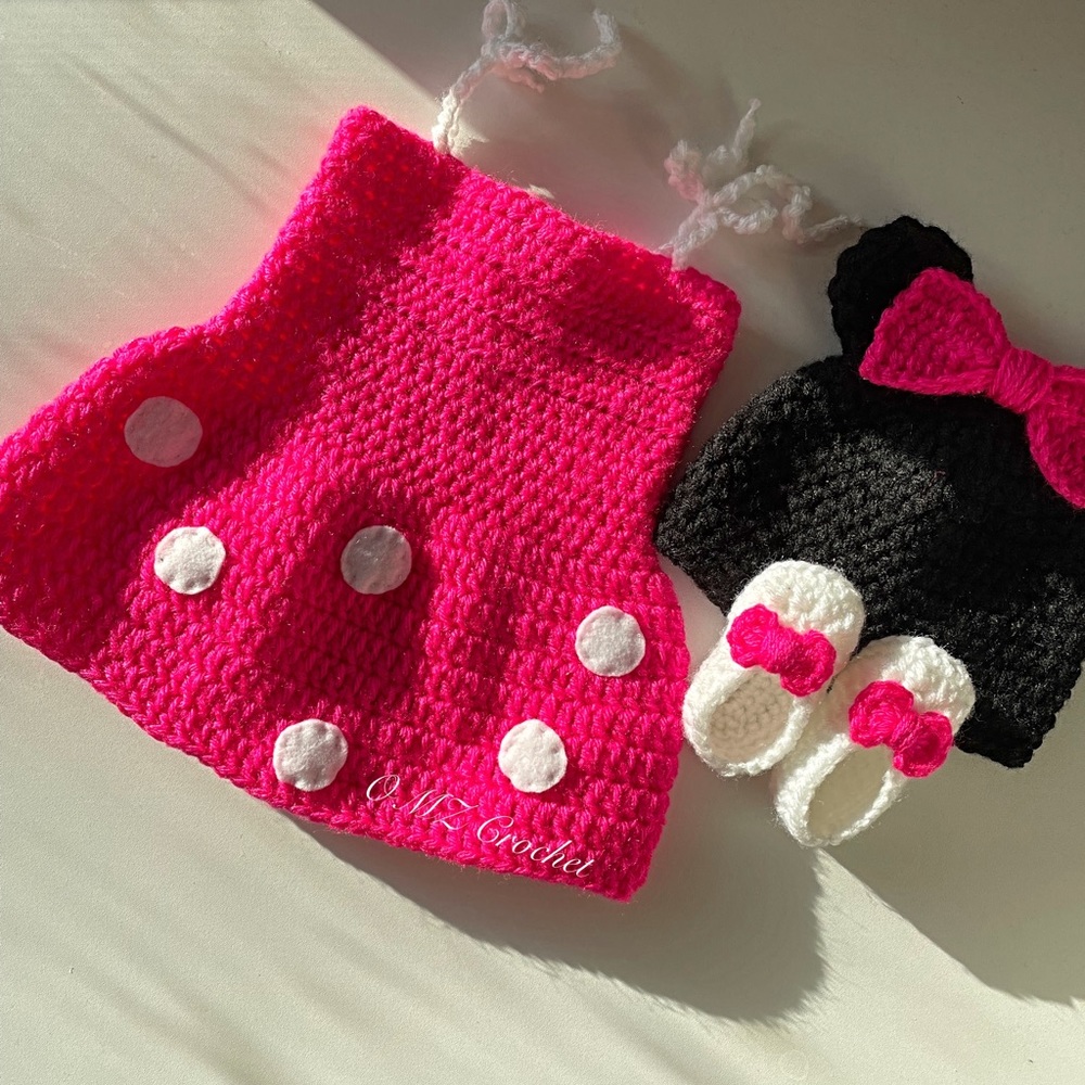 Minnie Mouse outfit